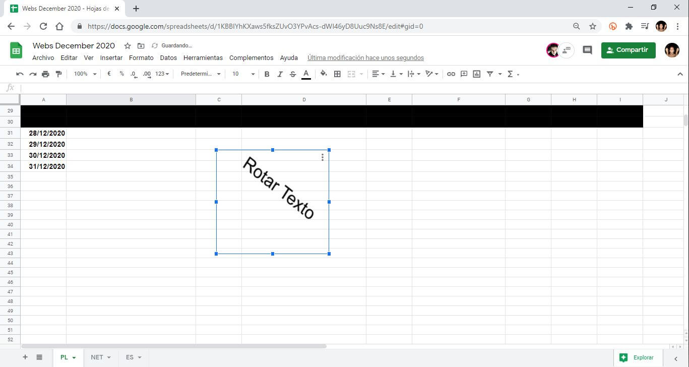 Hojas de Calculo de Google permite rotar el texto de las celdas verticalmente.